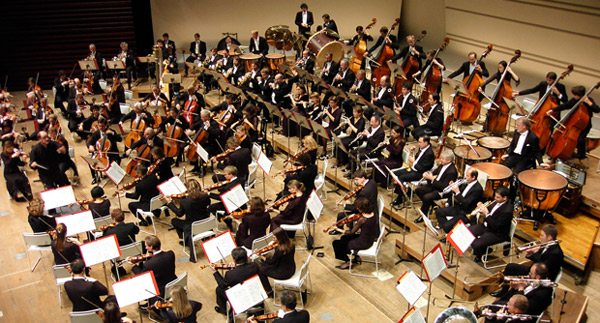 Sir Roger Norrington dirigiert des Radie-Synfonieorchester Stuttgart